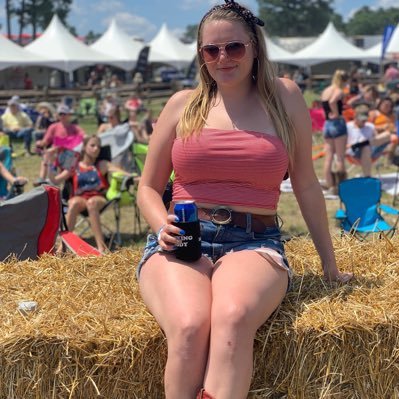 AbbeyyyJ's profile picture. EMT in stl // Aspiring physician // Maryville U alum