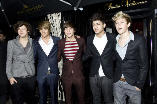 Hi everyone! I do #imagine 's for the One Direction boys! I also so personal #imagine 's! Please follow and I'll follow back. Thankyou :)