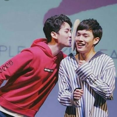 เมน:พี่เตอร์🐶 #พี่เตอร์สินกำ
เรือ:คิมคอป💗 #คิมคอป
(เรือเดชคอป/ตี๋คอป ก็ดีนะ งื้อ~~)
💕💗SBFIVE 💓💕
ถ้าติดต่อแอคนี้ไม่ได้คือโทรศัพท์พัง!
อีกแอค @minniemind7