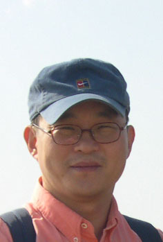 high5jk's profile picture. 행복할 때보다 지치고 힘들수록 더욱 말에 절제하며 대신 진주같은 지혜로운 사랑의 말들로 우리 삶의 그림을 멋지게 그려 나갔으면 좋겠습니다.
A gift in season is a double favor to the needy.필요할 때 주는 것은 필요한 자에게 두배의 은혜가 된다.