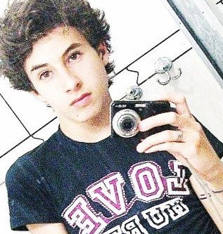 My big dream in life is to follow the course or as SINGER MODEL! love to sing! love alexandra burke, Beyonce and Justin Bieber! ♥
