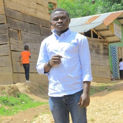 Théophile habite à butembo quartier mukuna cellule Isango numéro 113,diplomé d'Etat depuis 2012-2013 âgé de 25ans célibataire et jeune commerçant