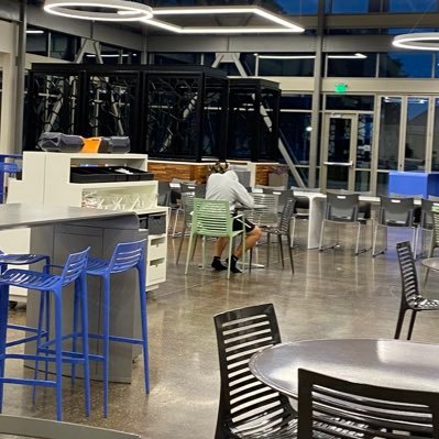 jsnn_13's profile picture. I cant stop crying please help