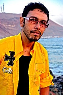 PUBLICISTA
COMPOSITOR
CANTANTE
VIVO EN ARICA - CHILE