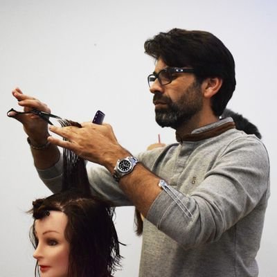 javiergarciakou's profile picture. Esposo y padre. Peluquero, formador, peregrino, sevillista y amante de la historia.