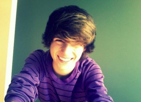 We're here to support Chris Collins! He's amazing, and we love him! :D 

WeeklyChris | Jeyyounit11 | Deefizzy