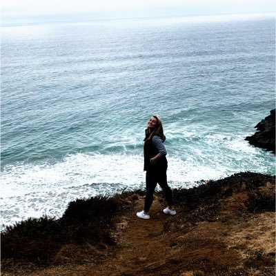 LivNoblee's profile picture. I try to play tennis...