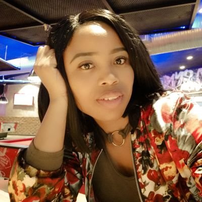 Dineo18464308's profile picture. half of her beauty is her brain 😊