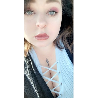emilyreneegirl's profile picture. 𝒽𝑒𝓇 𝒶𝓃𝑔𝑒𝓁 𝑒𝓎𝑒𝓈, 𝓈𝒶𝓌 𝓉𝒽𝑒 𝑔𝑜𝑜𝒹 𝒾𝓃 𝓂𝒶𝓃𝓎 𝒹𝑒𝓋𝒾𝓁𝓈.