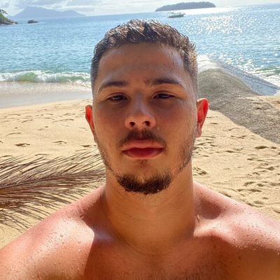 ruygabri's profile picture. Ame e seja amado. A única coisa que levamos dessa vida pra próxima é o carinho e a saudade daqueles que cativamos.