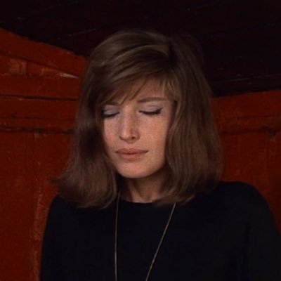 uneautarcique's profile picture. ⋅ @THEMOON ⋅ caro diario, sono felice solo in mare, fra un’isola che ho appena visitato e l’altra che devo ancora raggiungere