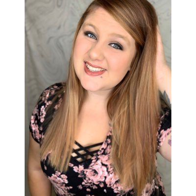 Just a 27 year old tattoo’d momma🤘🏻 Poshmark and Mercari! ❤️Posh Ambassador❤️