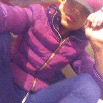 chakaesau's profile picture. mitad Colombiano por parte paterno, cristaliador, morboso, con fierro para atragantar putitos.