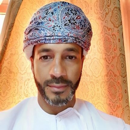 لي محاولات شعرية.. أنتقدُ وأرحبُ بالنقد البناء للتطوير.. شعاري: اتركْ بصمة قبل الرحيل..