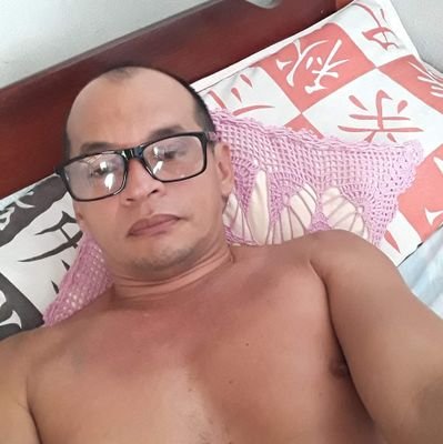 A vida segue no amor, na dor, no sofrer e no se alegrar. Segue na esperança pelo melhor que está por vir e na aceitação do que nunca virá. Acreditando no AMOR.