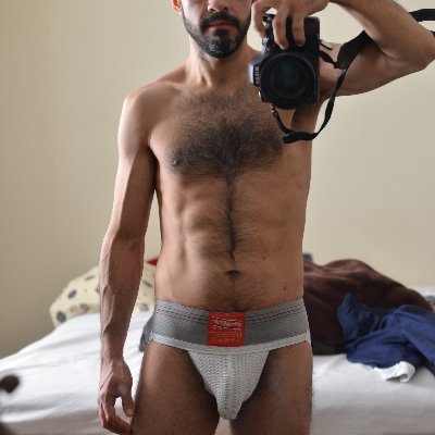 horny vers/bbttm for regular sex, and a FF Top for those occasions and interested ones.
Remember: It costs nothing to be a polite and nice human
