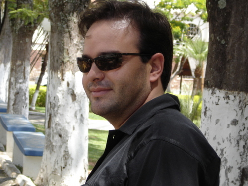 Pastor de Jovens da Igreja batista de Tupã
Não me perguntem o que faço. Me perguntem o que amo.