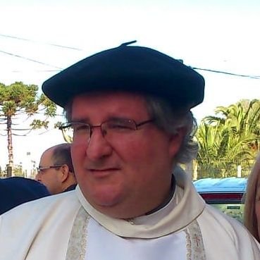 Sacerdote católico. Párroco de Ntra Sra de Guadalupe (Montevideo - Uruguay)