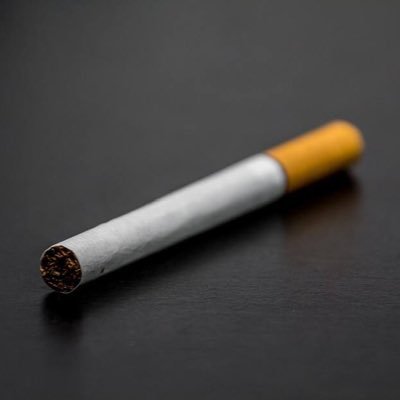 Cigarro tan gris que para algunos coca es crippy y para los crippy es coca, pero probablemente nunca sería tusi. Average middle class. 🚬