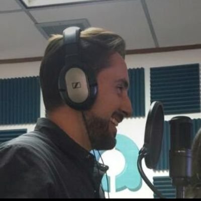 Fanático de los deportes. Ingeniero y entusiasta de la Gastronomía. Productor y Locutor del programa: KRONOS en Radio UNO 1340AM.