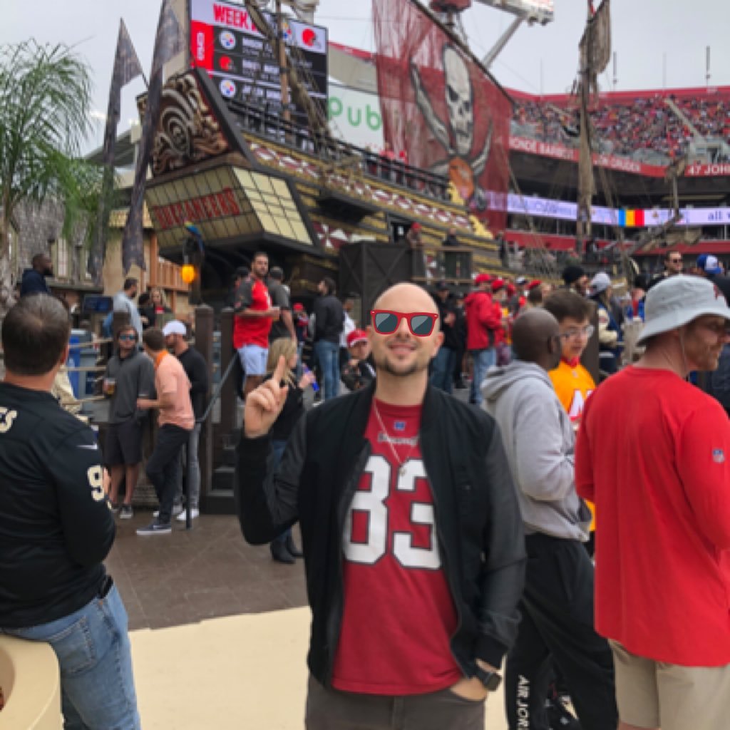 Born in Tampa. Speak some Arabic. Left for the USMC. Came back to the 813. Business school. Entrepreneurship.
Seeking to make the world a better place.