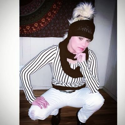 well let me see here, describe myself a little too you guys. I love hanging out with my beautiful girlfriend Hailey Ketchum and my wonderful dog Maximus! He's b