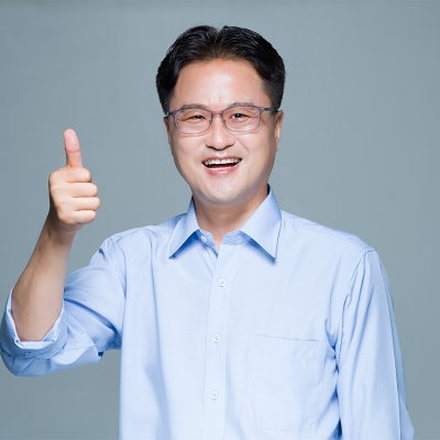 문재인정부 마지막 조달청장
제20대 국회의원(군포시갑/민주당)
국회 기획재정위원회 간사 (전)
문재인정부 국정기획자문위원회 위원
기획재정부 및 국무총리실 근무(전)