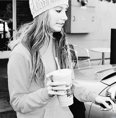 ashleytbackup's profile picture. I. hate. tweetlimits.