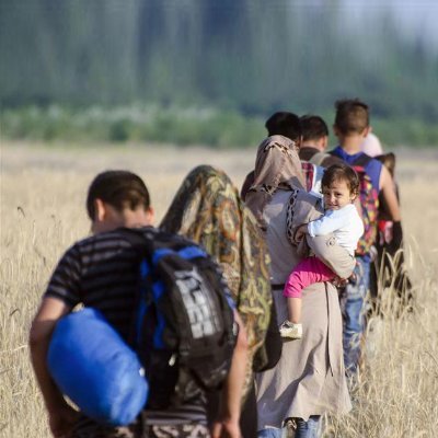 در جست‌وجوی خوشبختی، صفحه‌‌یی است که برای اطلاع‌رسانی به مهاجران با استفاده از نشر و پخش گزارش‌ها، گفت‌وگوها، نظرسنجی‌ها و نمایش‌نامه‌های رادیویی ایجاد شده است.