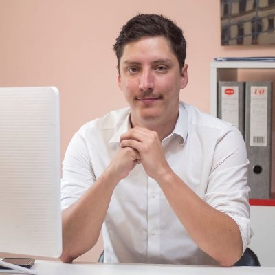 Productor y asesor de seguros. Matricula N° 77.341. Estudiando tecnicatura superior en seguros.