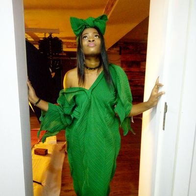 SlimVegie's profile picture. I just tweet
@thefamousLara