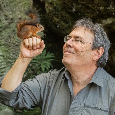 Naturalista. Professor del Natura Sàvia i col·laborador del Tot es Mou de TV3. Fundador i guia de viatges de Matoke Travel. Aprofito el temps, que són 4 dies...