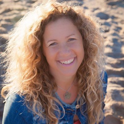 Aspiring author of middle grade fiction, freelance writer, teacher,member #SCBWI 📚⛵️🏝🐬🏄🏻♀️🏊🏼♀️ Find me on Instagram @emilyaverymartin #amquerying