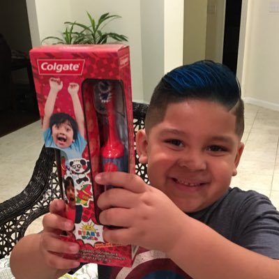 4 Years Old👦 Kid Youtuber🎥 Toy Reviews🧸 Going on Adventures🧗♂️ Traveling the World🌍 Just trying to live my BEST life! YOUTUBE LINK BELOW👇🏽