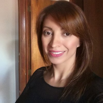 Licenciada en Educación mención Informática, Especialista Informática Educativa, Magister EAD y Doctora en Calidad y Reforma Educativa.