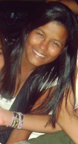 Não fui feita por 'talvez', 'quem sabe', 'um dia'. Não amo pela metade, não sorrio pela metade, não me mexo pela metade. É 'sim' ou 'não'.