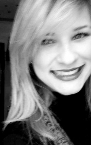 Miriani23's profile picture. mais tem o bem pra dar doqe o mal pra tirar (: