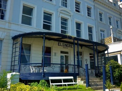 The Elsinore Hotel perfectly placed on the promenade in the luscious seaside town of Llandudno at the heart of North Wales

01492 876923 info.elsinore@gmail.com