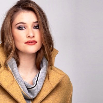 Kollontaï offre des vêtements pour les femmes actives qui apprécient les vêtements stylisés et confortables./ Kollontaï designs clothes for active women.