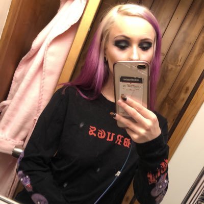Jyll_Emma's profile picture. I've got a shitty personality