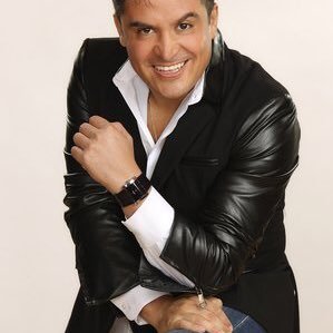 la locución en mi sangre,inicie en esto desde niño,mi primer juguete;un micrófono,narró:NFL-CBS,,DAZN -BOX,MMA,fútbol,soy conductor de TV y Radio