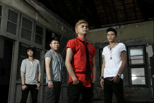 Asix terus Berisix, power pop band (y)