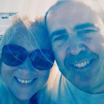 reviews_laptop's profile picture. Hi Paul Henderson-Lowe here and I want to show you the right way to make an income online. All my content is stuff I use day to day so I can vouch that it works