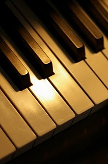 おいしいものと心地よい音があれば幸せ。活字があったらもっと幸せ。