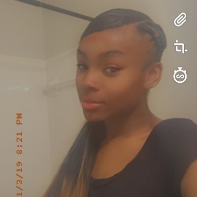 Ari 🔞🍀 single 🖤 GANG$TA BY MY LONELY❄️ donya fl 🤞🏽we handing out free smoke all year 😘🕷™️