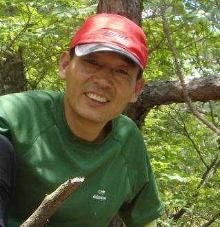 미술학을 공부하고 또 가르치고 있습니다.  
벽타기를 즐기는 클라이머입니다.
사학비리척결운동에 동참하고있습니다.