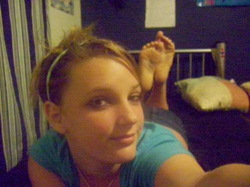 Hi. I am an only child. I love being no one else but myself (: I am pregnant.Don't like me? I don't care. Swift & Lovato are my girlssss! Love you Cherie 3
