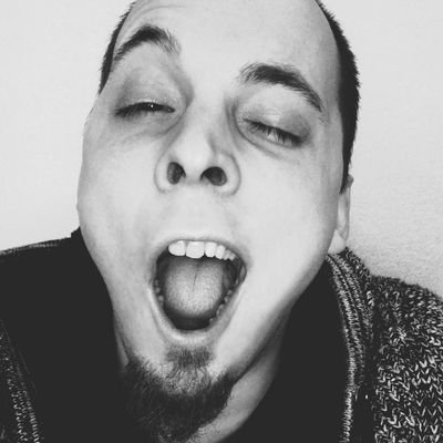 Cloos's profile picture. I'm a crazy UI/2D/vector/pixel artist previously making games at @Reality_Blind 🕹️