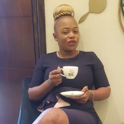Journaliste Reporter d'Images Belgo-française d'origine RDC
Experte en NTICs
Photographe professionnelle
Patronne du CBI+ agency
Femme d'affaires