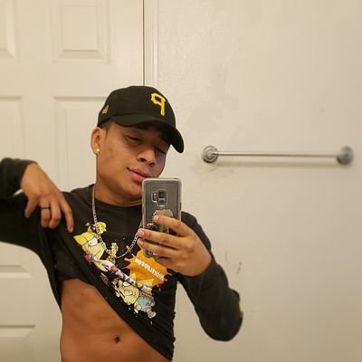 poet ✒🗒
Living life on my own terms🧪💊
Always Chasin the Bag Like I'm Man💰💰